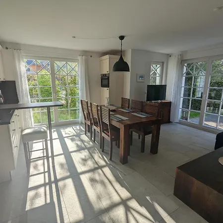 Ferienhaus Dünenrose Born